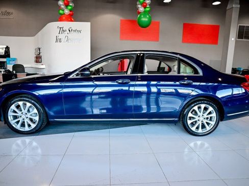 Used 2017 Mercedes-Benz E 300 4MATIC image 8