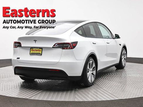 Used 2022 Tesla Model Y Long Range AWD/4WD image 5