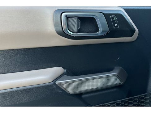 Used 2023 Ford Bronco Wildtrak image 11