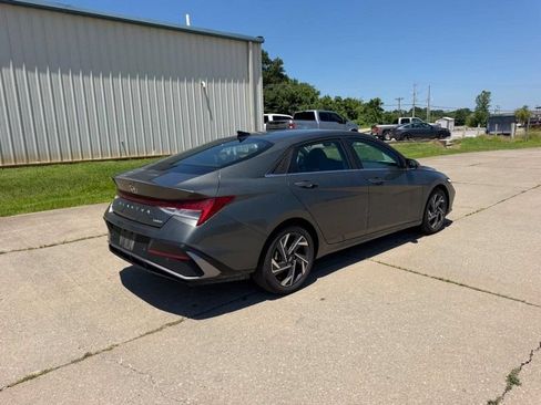 Used 2024 Hyundai Elantra Limited FWD image 3