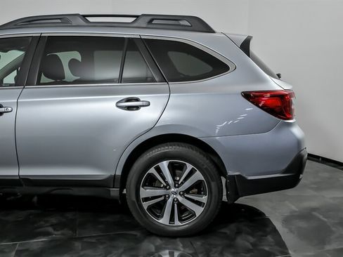 Used 2018 Subaru Outback 2.5i Limited AWD/4WD image 7