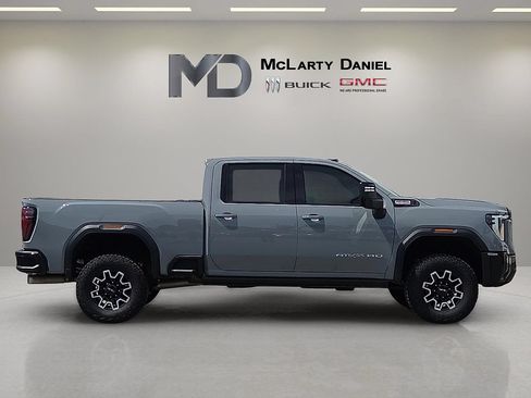 Used 2025 GMC Sierra 2500 AT4X AWD/4WD image 15