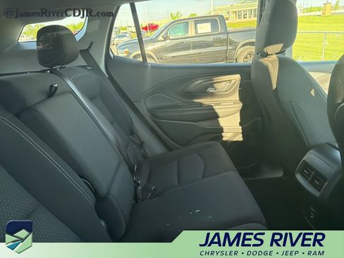 Used 2024 GMC Terrain SLE FWD image 11