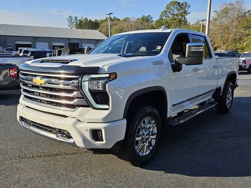 Used 2024 Chevrolet Silverado 2500 High Country w/ High Country Premium Package image 3