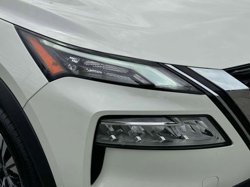 Used 2023 Nissan Rogue SV image 8