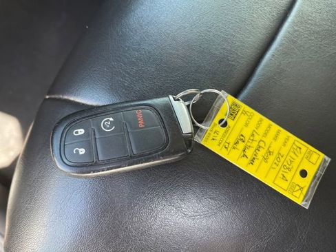 Used 2021 Jeep Cherokee Latitude Plus AWD/4WD image 22
