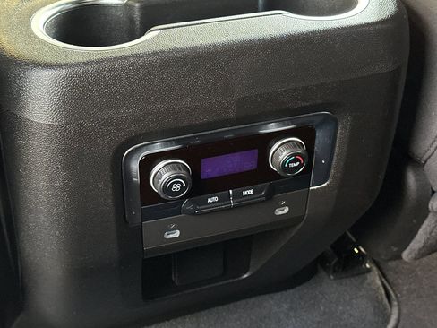 Used 2024 Chevrolet Tahoe LS RWD image 15