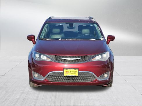 Used 2017 Chrysler Pacifica Touring-L image 2