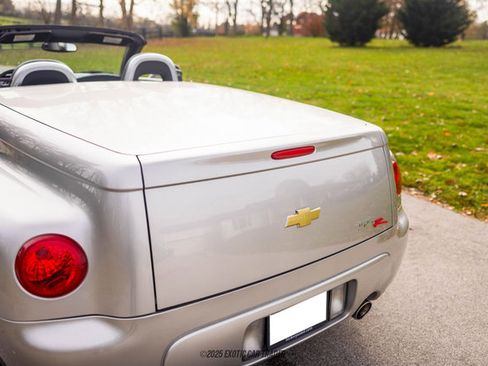 Used 2005 Chevrolet SSR w/ Preferred Equipment Group image 85