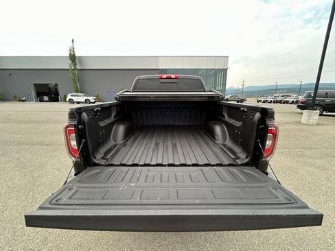 Used 2018 GMC Sierra 1500 SLT AWD/4WD image 11