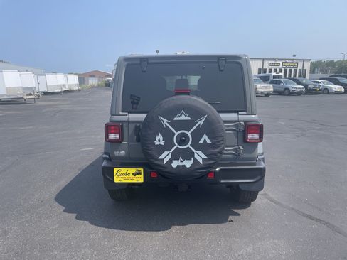 Used 2021 Jeep Wrangler Unlimited Sahara AWD/4WD image 7