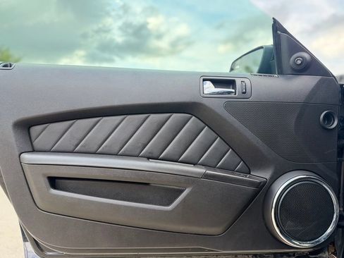 Used 2013 Ford Mustang Premium RWD image 13