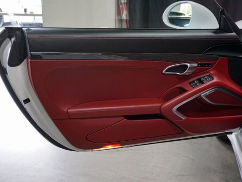 Used 2019 Porsche 911 4 Coupe image 18