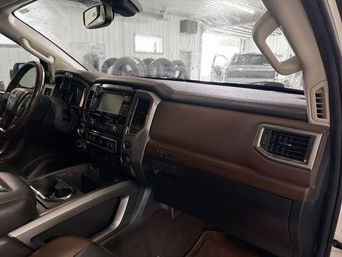 Used 2018 Nissan Titan Platinum Reserve AWD/4WD image 12