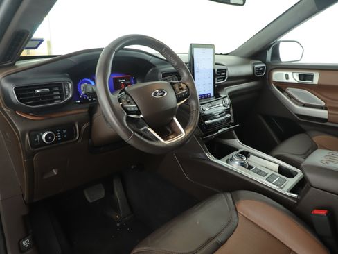 Used 2023 Ford Explorer King Ranch w/ Technology Package image 16