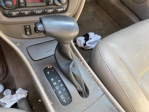 Used 2004 Pontiac Bonneville SLE w/ Premier Edition FWD image 37