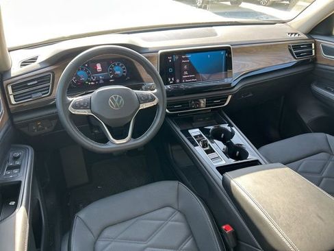 Used 2024 Volkswagen Atlas SE image 15