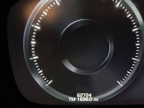 Used 2021 Volvo XC60 T6 Momentum image 14