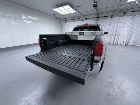 Used 2021 Toyota Tacoma SR5 AWD/4WD image 16