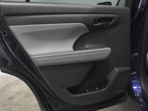 Used 2022 Toyota Highlander L image 15