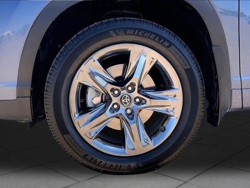 Used 2017 Toyota Highlander Limited Platinum w/ Carpet Mat Package image 11
