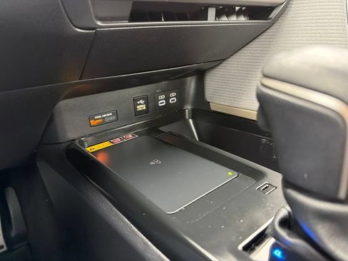 Used 2025 Toyota Camry SE w/ Convenience Package FWD image 32
