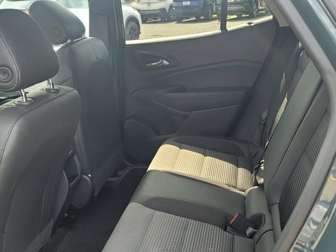 Used 2025 Chevrolet Trax LT FWD image 19