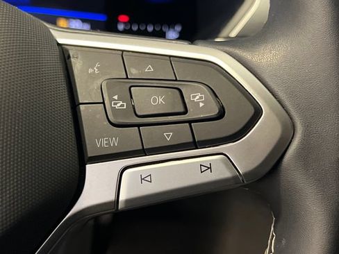 Certified 2023 Volkswagen Tiguan SE R-Line FWD image 17