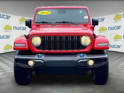 Used 2024 Jeep Wrangler Unlimited w/ Convenience Group AWD/4WD image 2
