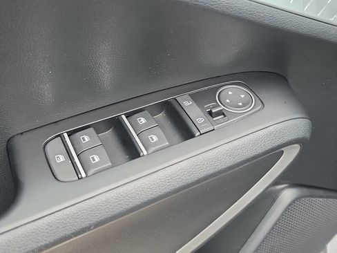 Certified 2025 Kia Soul LX w/ LX Technology Package FWD image 9
