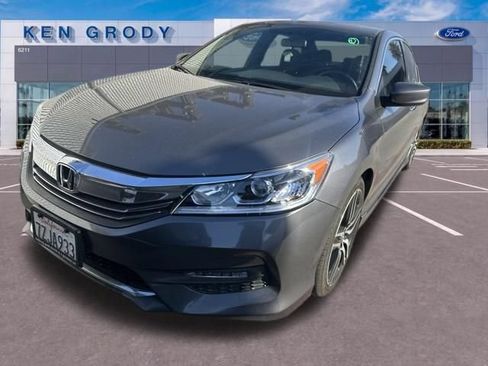 Used 2017 Honda Accord Sport image 2