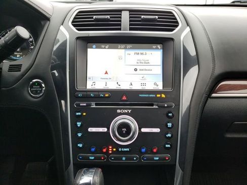 Used 2018 Ford Explorer Platinum image 23