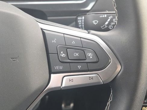 Used 2023 Volkswagen Tiguan SE R-Line image 42