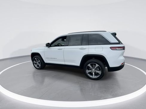New 2026 Jeep Grand Cherokee Limited w/ Luxury Tech Group II AWD/4WD image 6