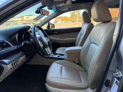 Used 2017 Subaru Outback 2.5i Limited image 2
