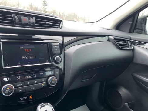 Used 2022 Nissan Rogue Sport SV w/ Technology Package image 20