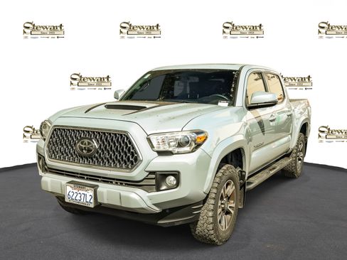 Used 2018 Toyota Tacoma TRD Sport image 1