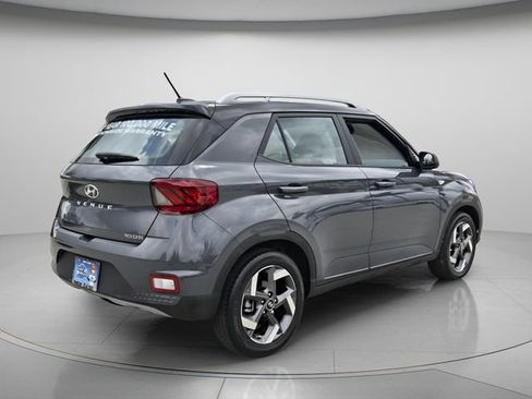 Used 2023 Hyundai Venue Limited w/ Cargo Package FWD image 7
