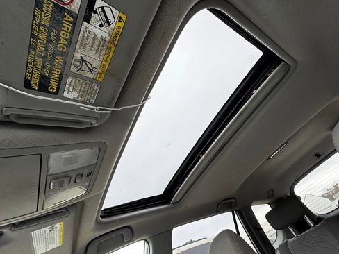 Used 2007 Toyota RAV4 Limited AWD/4WD image 4