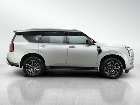 Used 2025 Nissan Armada SL AWD/4WD image 6
