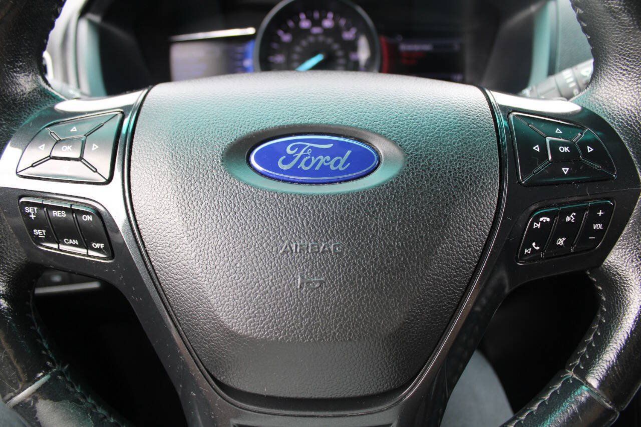 Used 2016 Ford Explorer XLT w/ Equipment Group 202A AWD/4WD image 19