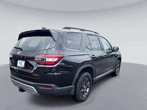 Certified 2023 Honda Pilot TrailSport image 4