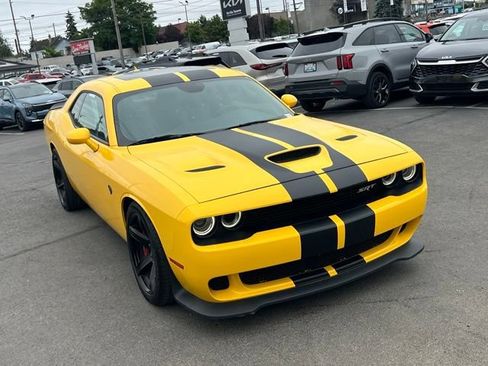 Used 2017 Dodge Challenger SRT Hellcat RWD image 7