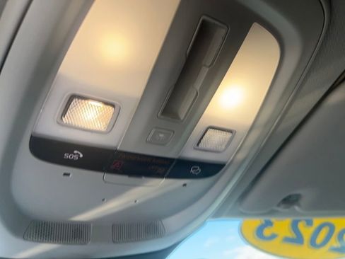 Used 2023 Volvo XC60 B5 Plus image 17