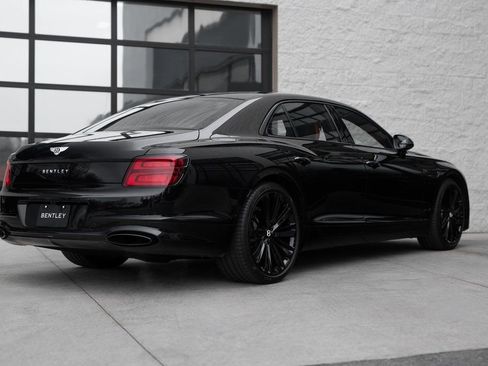 Used 2024 Bentley Flying Spur W12 image 3