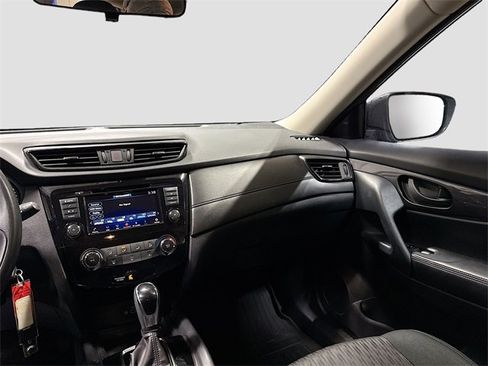 Used 2020 Nissan Rogue S image 23