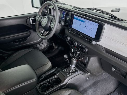 Used 2024 Jeep Wrangler Unlimited AWD/4WD image 16