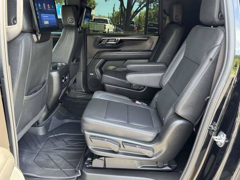 Used 2026 Chevrolet Suburban Z71 w/ Z71 Off-Road Package AWD/4WD image 18