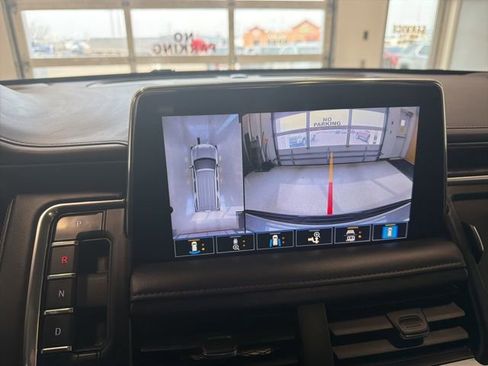 Used 2021 Chevrolet Tahoe LT w/ LT Signature Package image 3