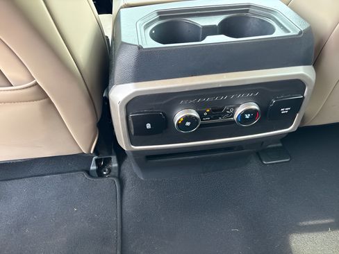 Used 2024 Ford Expedition XLT RWD image 21